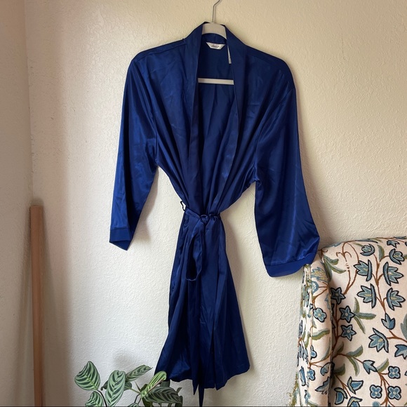 Adonna Robe - Picture 2 of 5